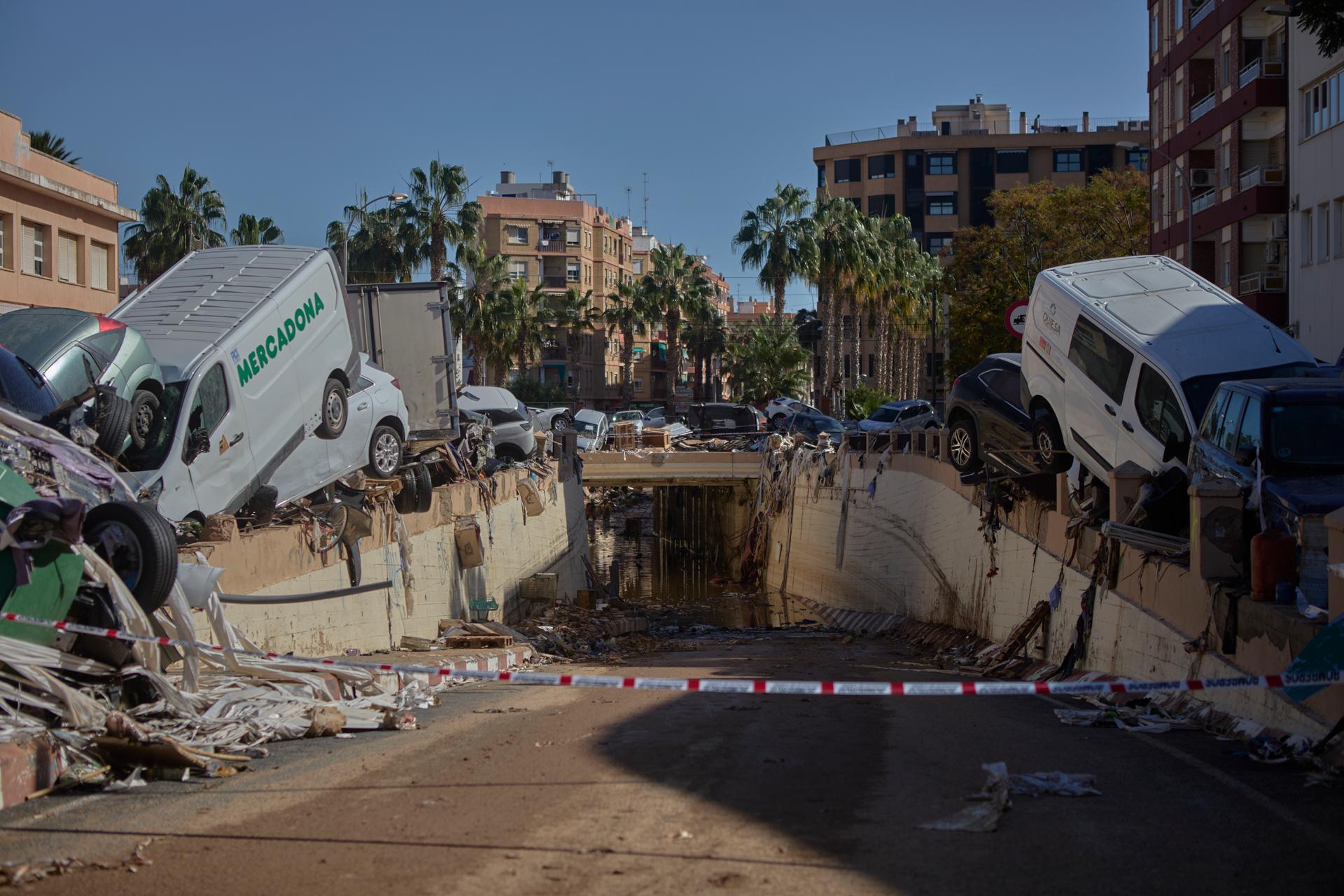 More than 50 vehicles were evacuated from the tunnel linking the towns of Alfafar and Benetusser. Alfafar (Spain), November 2, 2024