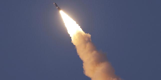 La Corée du Nord tire un missile balistique en direction de la mer du Japon thumbnail