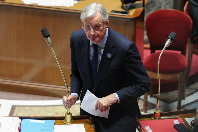 O primeiro-ministro Michel Barnier participa de uma sessão de perguntas ao governo na Assembleia Nacional, em Paris, em 5 de novembro de 2024.