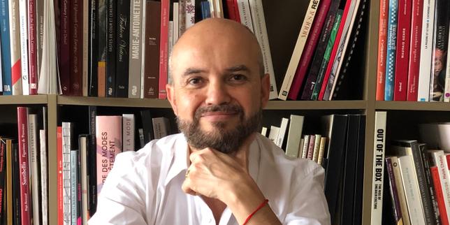 Denis Bruna, professeur en histoire de la mode : « Le vêtement est un code, et le code finit toujours par s’inverser »