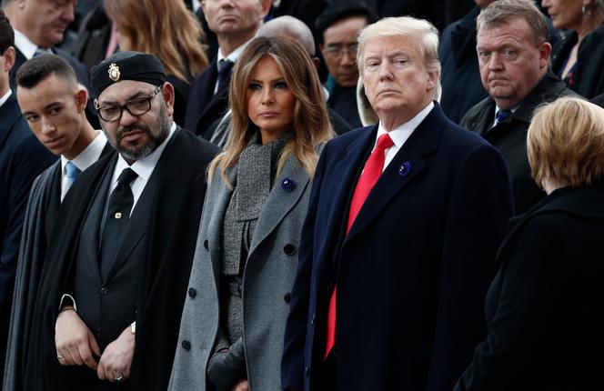 Le roi du Maroc, Mohammed VI, aux côtés de Melania et Donald Trump, le 11 novembre 2018 lors des commémorations du centenaire de l’armistice, à Paris.