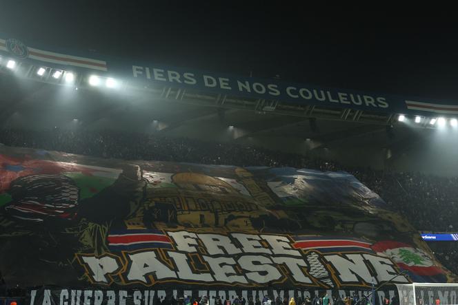 Le tifo des supporters du PSG au Parc des Princes, lors du match de Ligue des Champions face à l'Atlético de Madrid, le 6 novembre 2024.