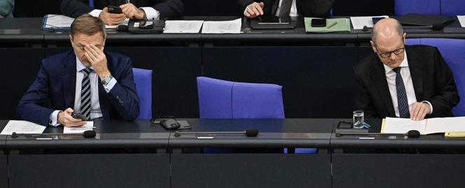 O chanceler alemão Olaf Scholz e seu ministro das Finanças, Christian Lindner, durante um debate no Bundestag, 28 de novembro de 2023, em Berlim.