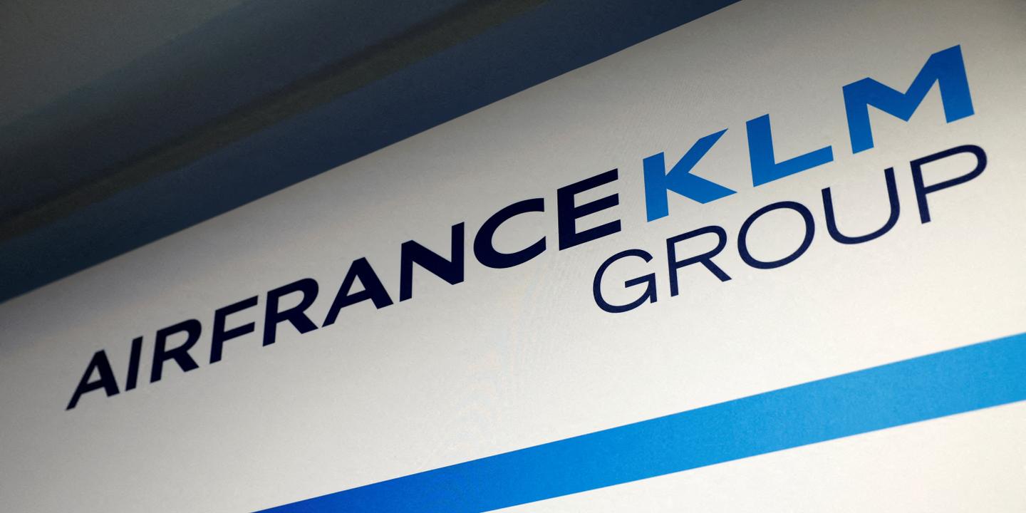 https://img.lemde.fr/2024/11/07/214/0/5772/2886/1440/720/60/0/f951732_2024-11-07t072005z-2024792792-rc2ac6a4gqq7-rtrmadp-3-air-france-klm-results.JPG