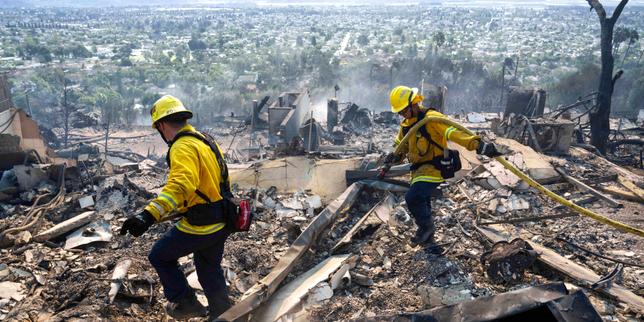Etats-Unis : un incendie menace des milliers de personnes au nord de Los Angeles thumbnail