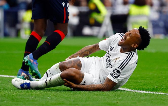 Le défenseur brésilien du Real Madrid Eder Militao, victime d’une rupture des ligaments croisés du genou droit, le 9 novembre 2024, à Madrid.