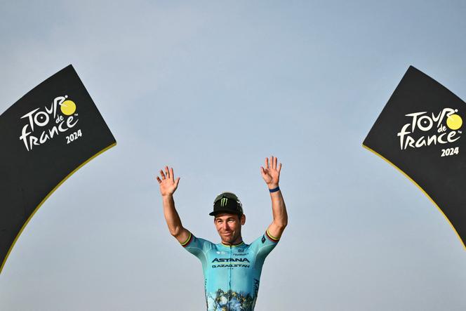 O ciclista britânico Mark Cavendish durante a etapa final do Tour de France de 2024.