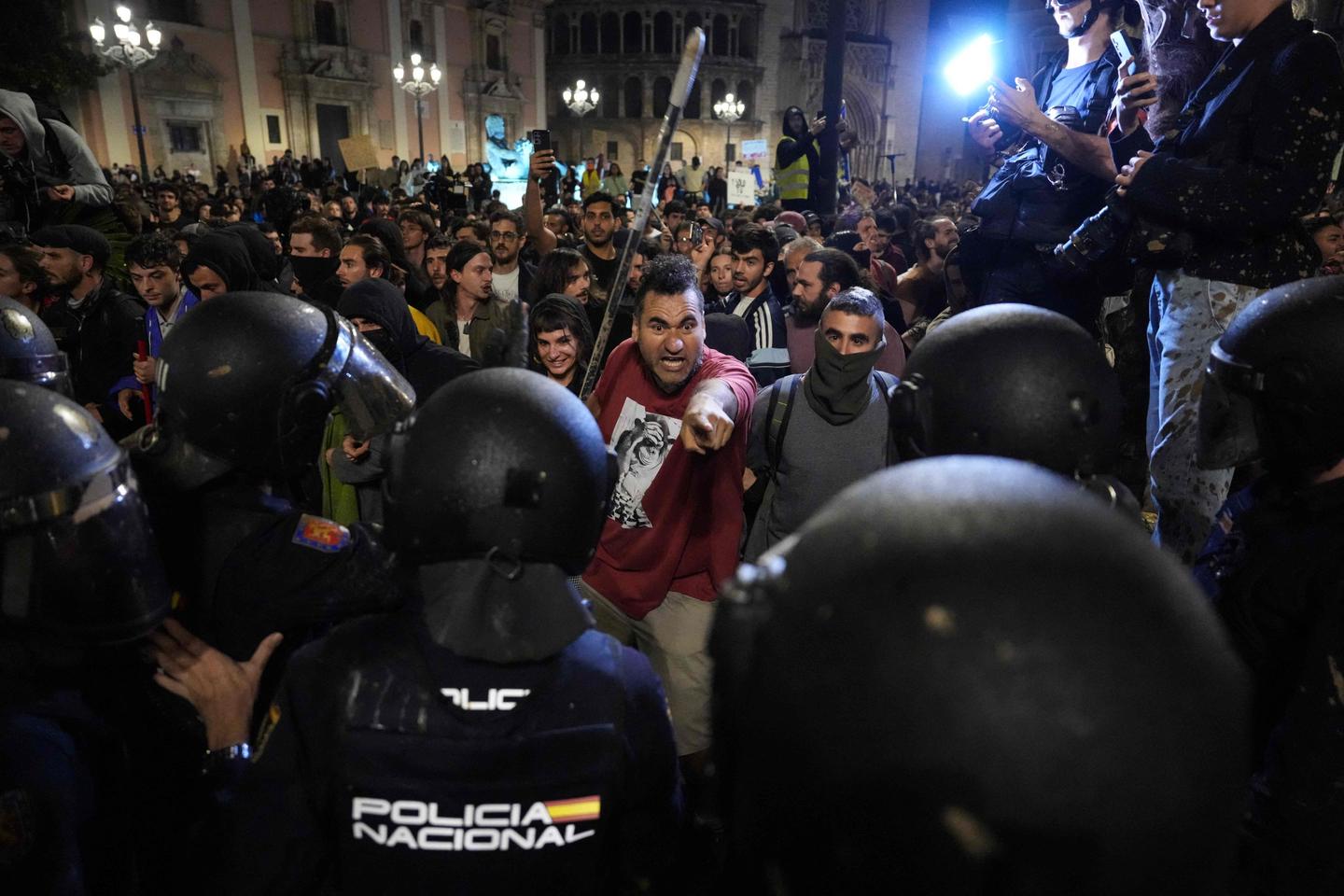 Thousands protest in Valencia as distrust in Spanish government grows over flood response