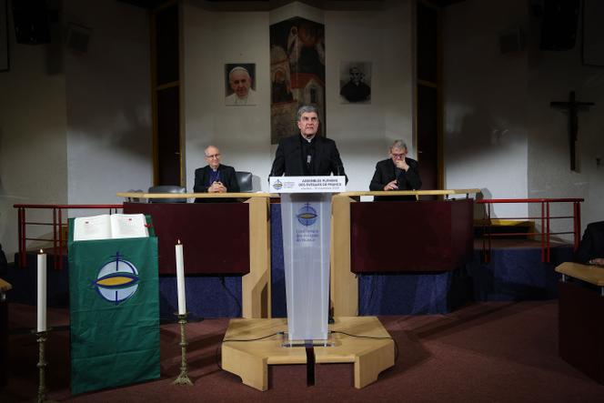 O Arcebispo de Reims e Presidente da Conferência dos Bispos da França, Eric de Moulins-Beaufort, durante seu discurso de encerramento na assembleia plenária organizada em Lourdes, de 5 a 10 de novembro de 2024.