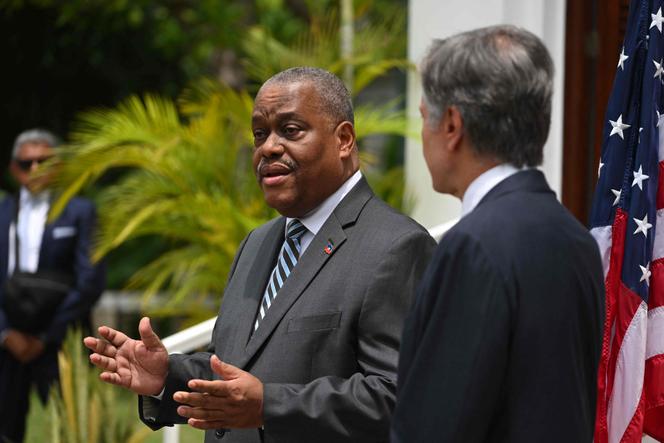 O primeiro-ministro haitiano Garry Conille e o secretário de Estado dos EUA, Antony Blinken, em Porto Príncipe, 5 de setembro de 2024.