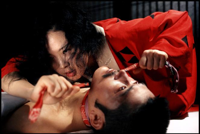 Cena de “O Império dos Sentidos”, de Nagisa Oshima (1976), com Eiko Matsuda e Tatsuya Fuji.