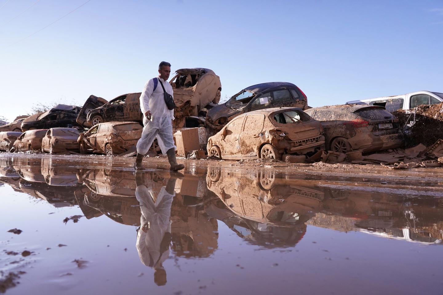 Spain prepares for further torrential rain two weeks after deadly floods