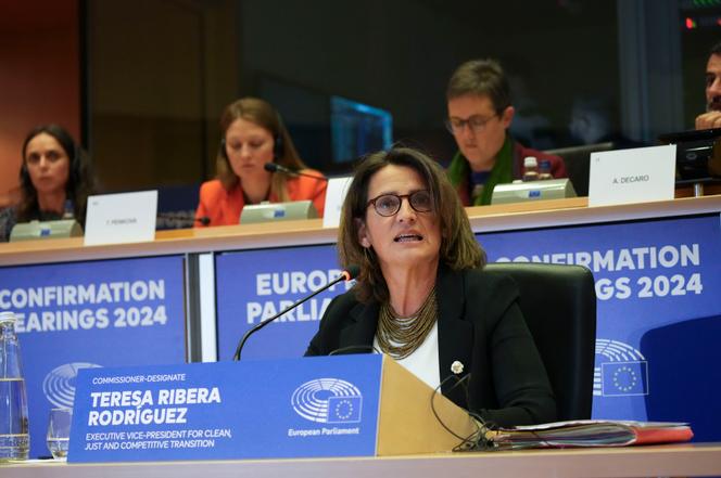 Teresa Ribera, durante a sua audiência de confirmação no Parlamento Europeu em Bruxelas, Bélgica, terça-feira, 12 de novembro de 2024.