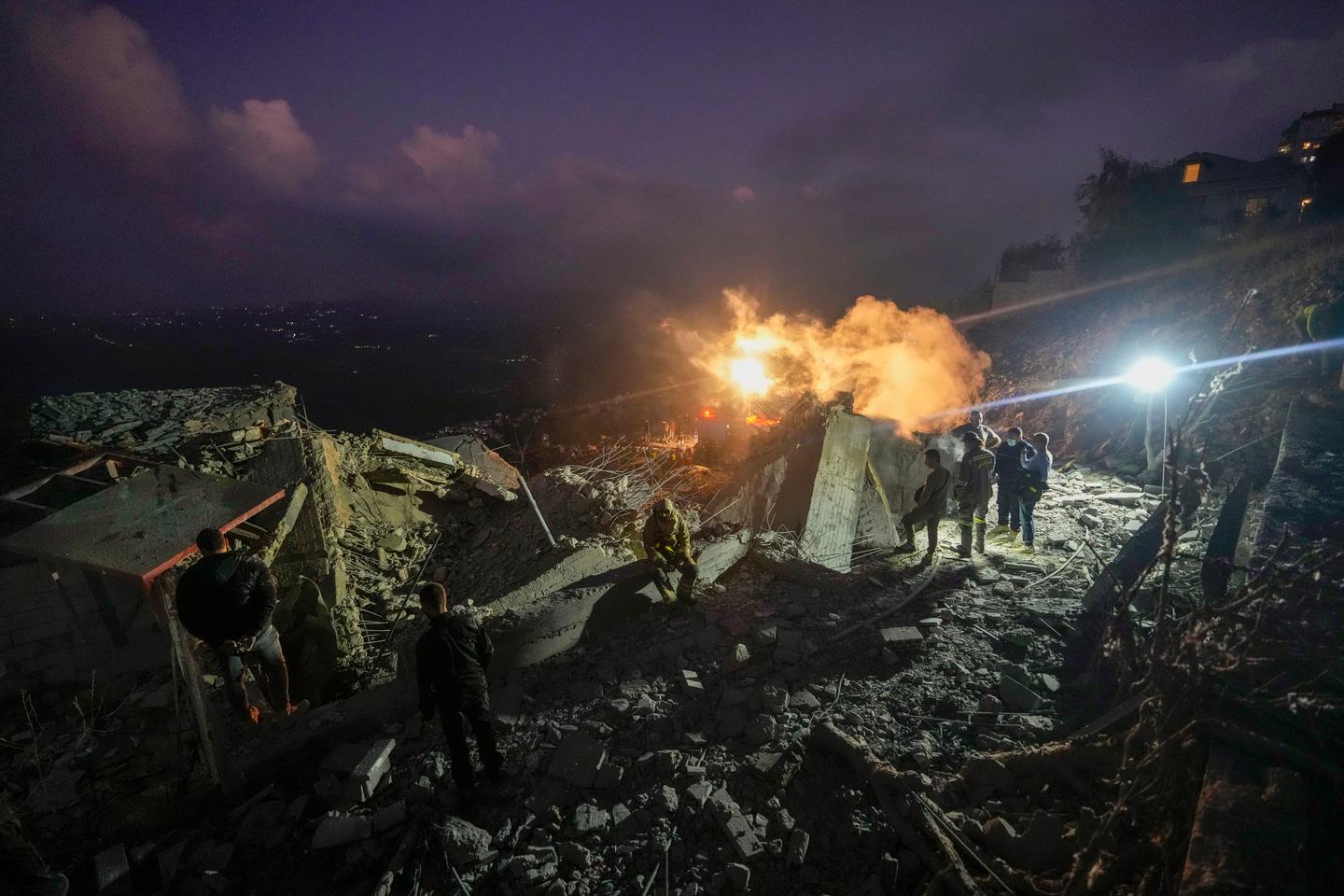 Lebanon: at least 33 dead after Israeli strikes across the country