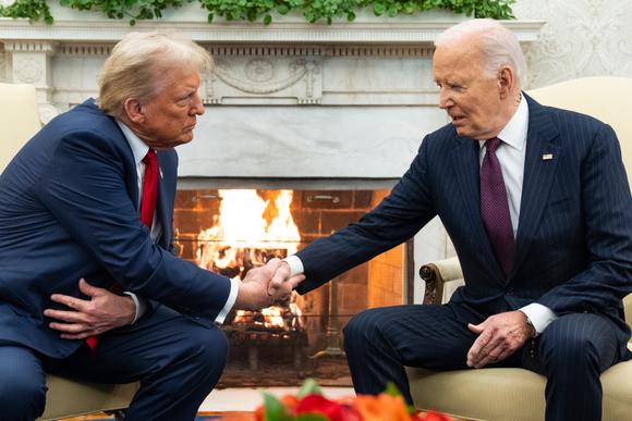 Donald Trump et Joe Biden, à la Maison Blanche, à Washington, le 13 novembre 2024.