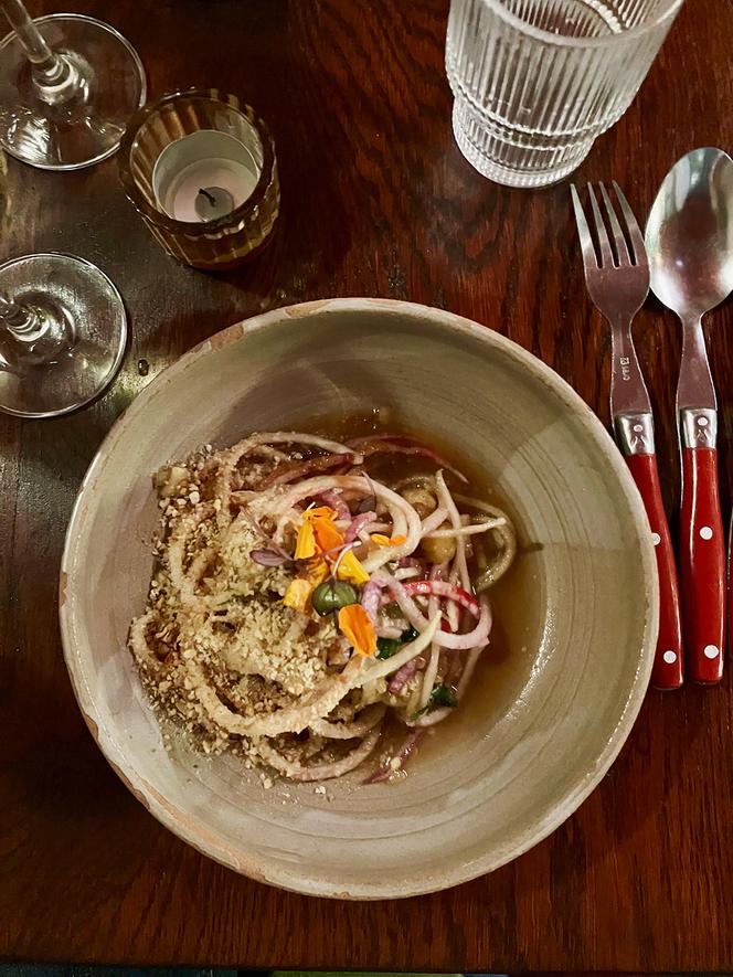 La salade som tam du restaurant Trâm 130.