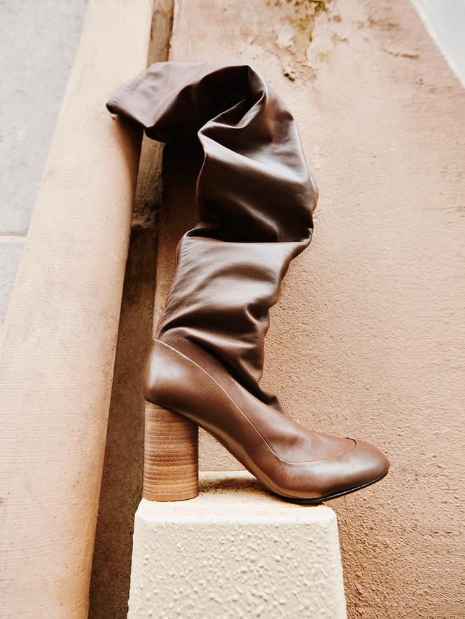 Cuissardes Glove, en cuir d’agneau Nappa, Lemaire, 980 €.