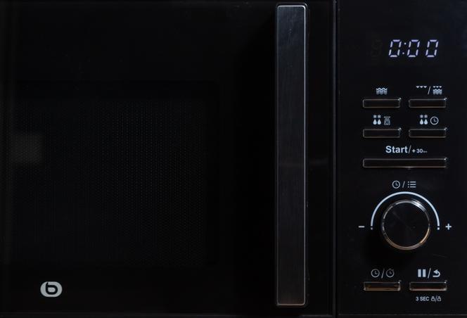 Le panneau de commande du four Boulanger Essentielb
