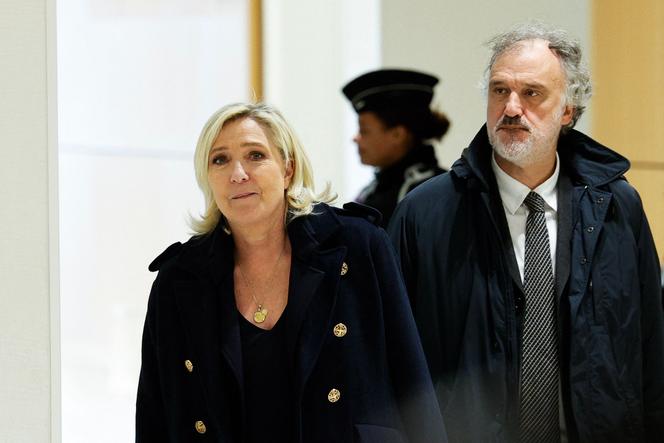 Marine Le Pen, et son avocat, Rodolphe Bosselut, au tribunal de Paris, le 13 novembre 2024.