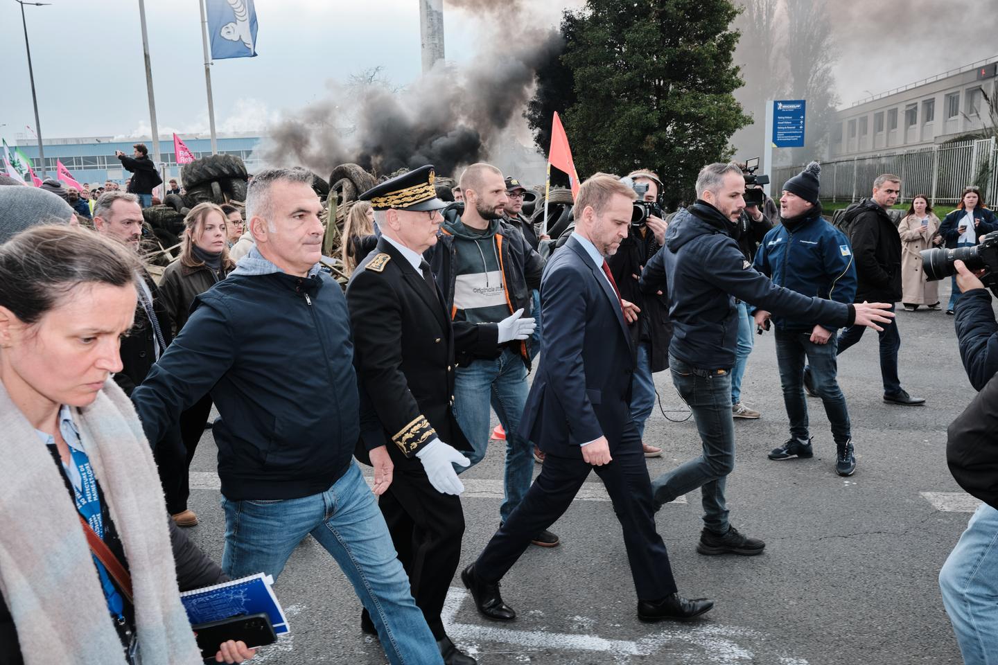 French government caught up by social unrest