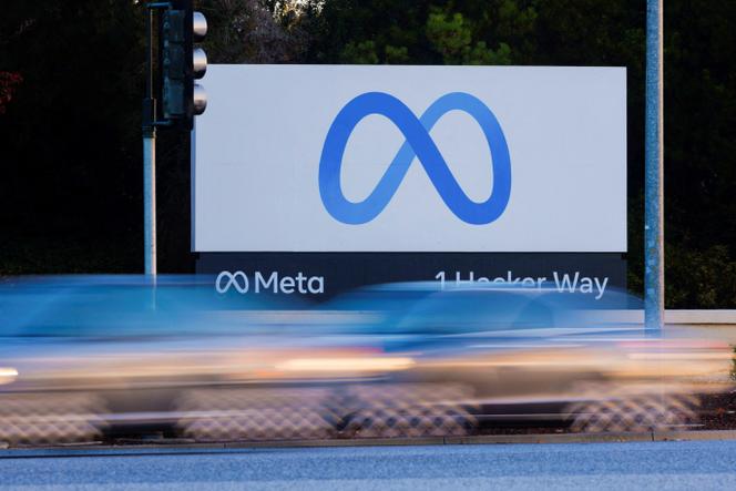 L’enseigne Meta, devant le siège de la société mère de Facebook, à Mountain View, en Californie, aux Etats-Unis.