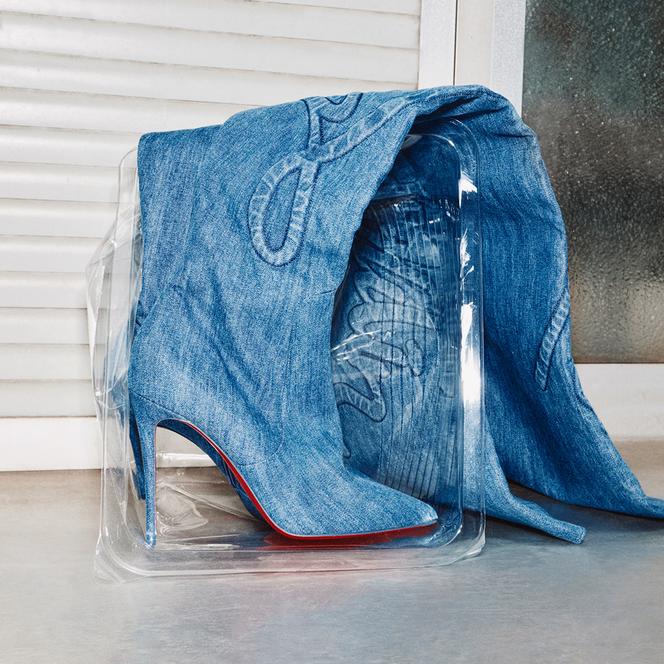 Cuissardes Kate Botta Alta Loubijeans, en denim, Christian Louboutin, 1 995 €.