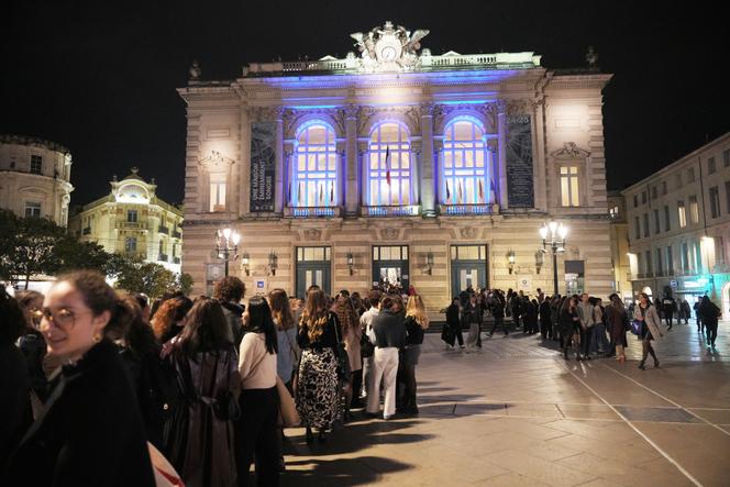 Em frente à Opéra-Comédie de Montpellier, 7 de novembro de 2024.