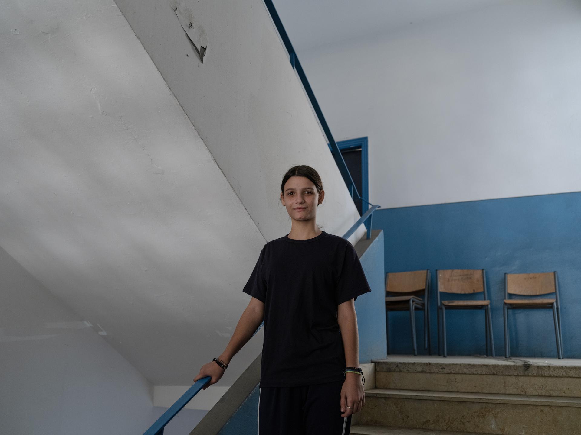 Tia Mchantaf, 13 anos, estudante, na escola mista oficial Tahwita, no bairro Furn El-Chebbak, em Beirute, 12 de novembro de 2024.
