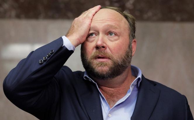 Alex Jones, fondateur d’InfoWars, lors d’un point presse avant son audition devant une commission du Sénat américain, à Washington, le 5 septembre 2018.