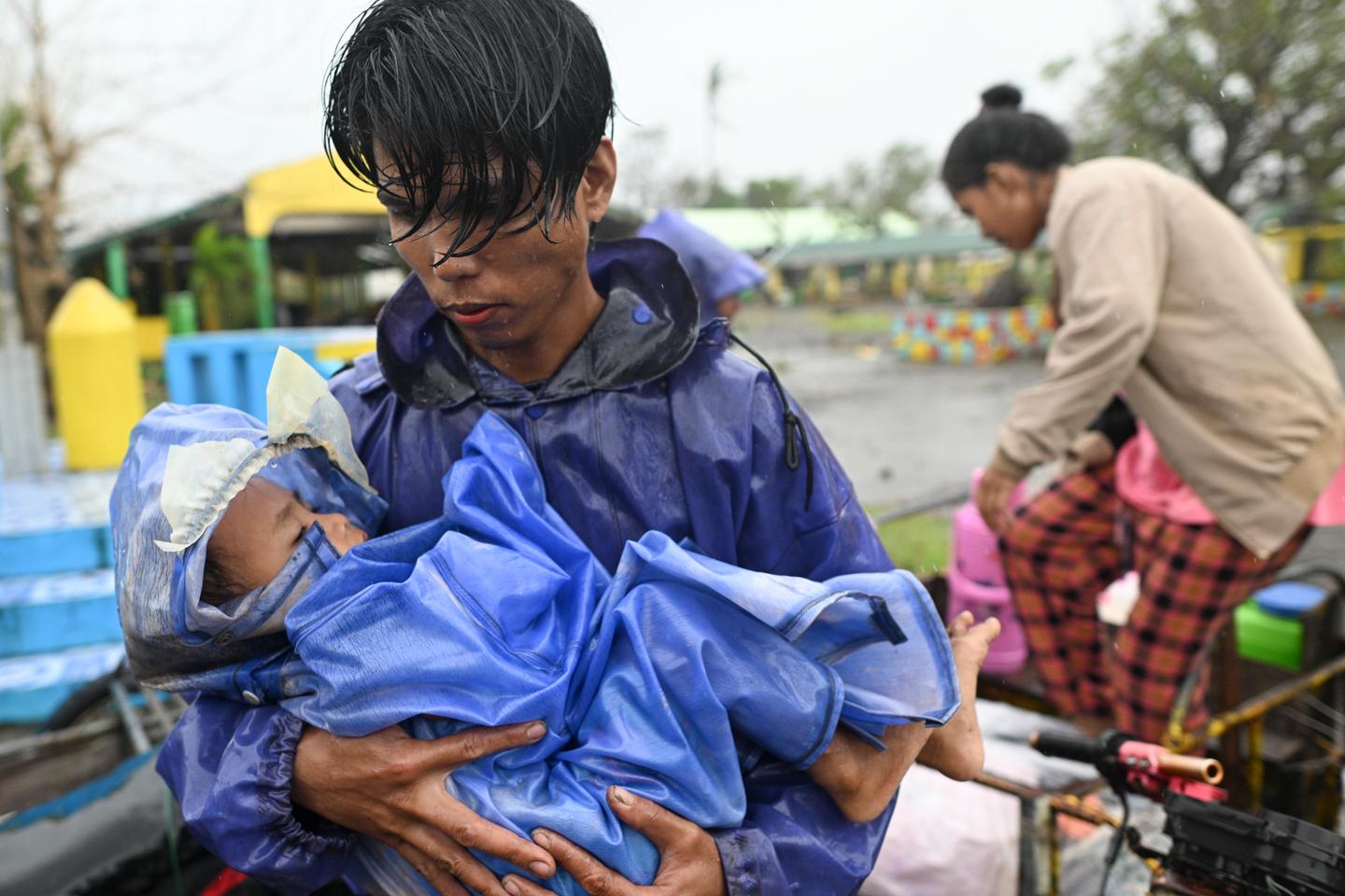 Le typhon Usagi, le cinquième en un mois, frappe les Philippines