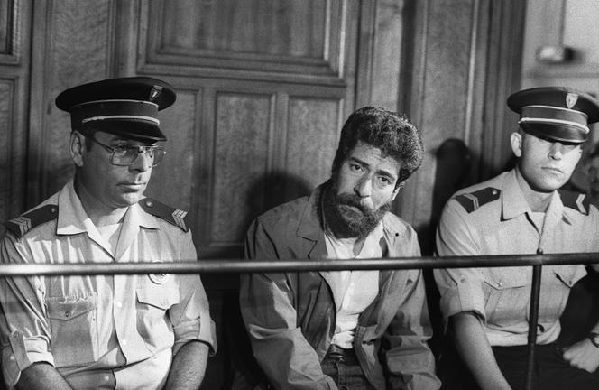 Georges Ibrahim Abdallah durante o seu julgamento, no tribunal de Lyon, 3 de julho de 1986.