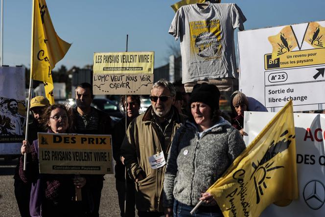 Lors d’un rassemblement organisé par la Confédération paysanne du Lot-et-Garonne pour protester contre l’accord UE-Mercosur, près d’Agen, le 15 novembre 2024.