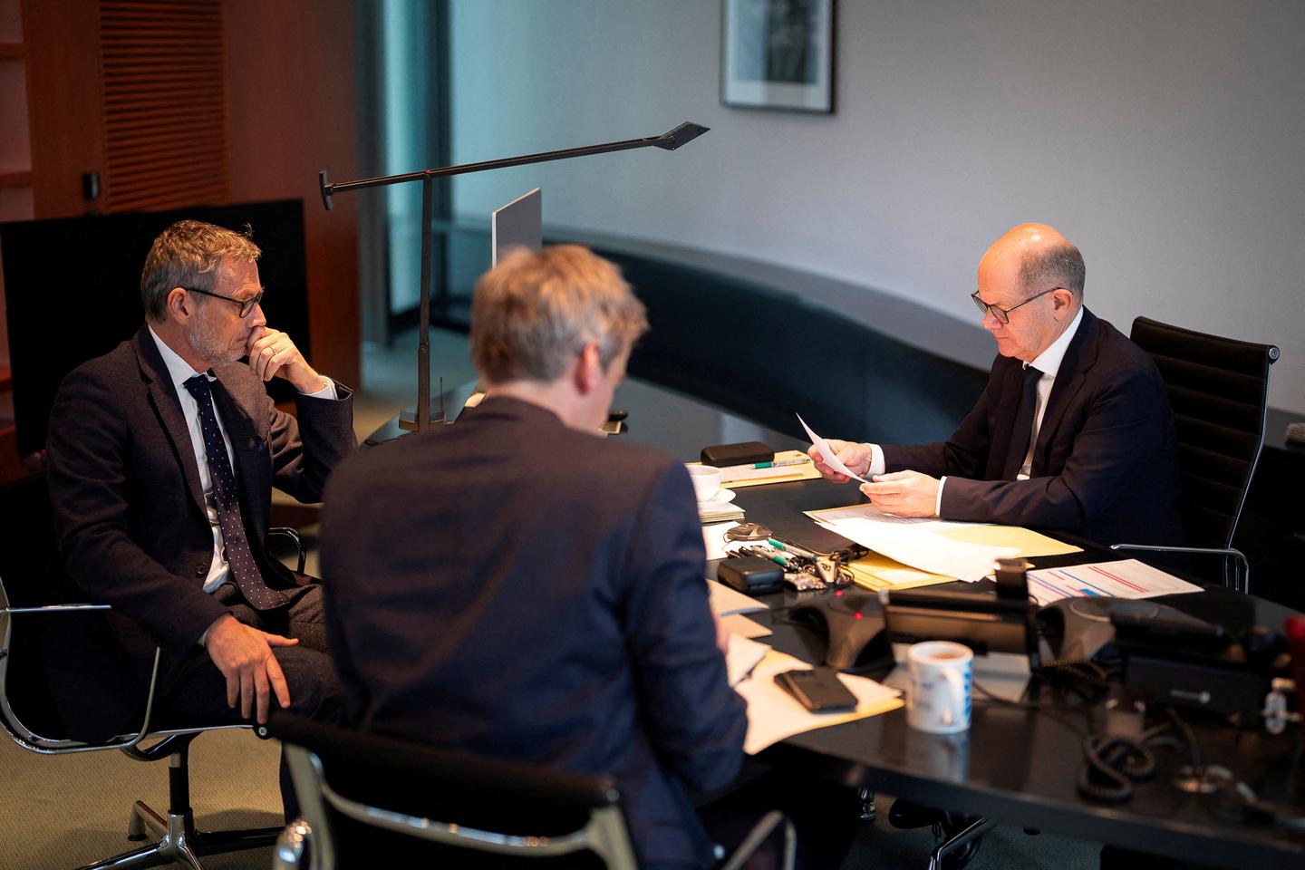 Olaf Scholz reconnects with Vladimir Putin, angering Ukraine