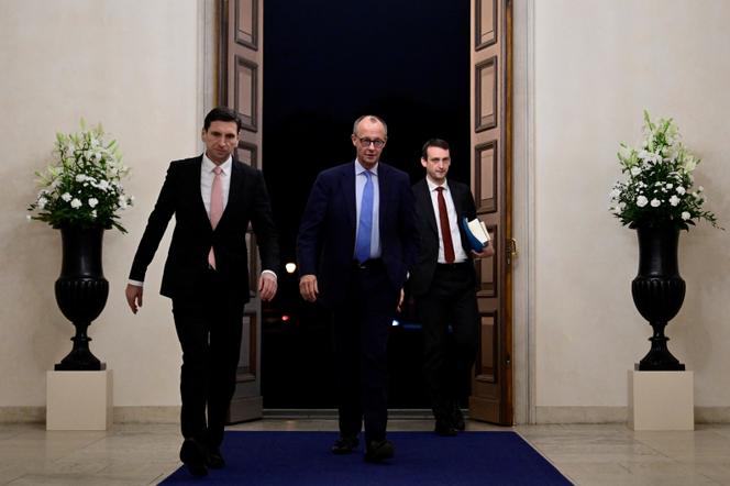 Friedrich Merz (centro), líder da CDU, no Palácio Bellevue, sede da presidência federal, em Berlim, 12 de novembro de 2024.