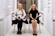 Carla Sozzani (à gauche) et sa sœur, Franca, à Milan en 2011.
