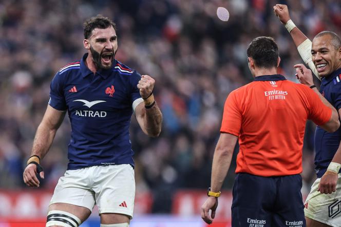 Terceira linha francesa Charles Ollivon após a vitória dos Blues contra a Nova Zelândia, no Stade de France, em Saint-Denis, 16 de novembro de 2024.