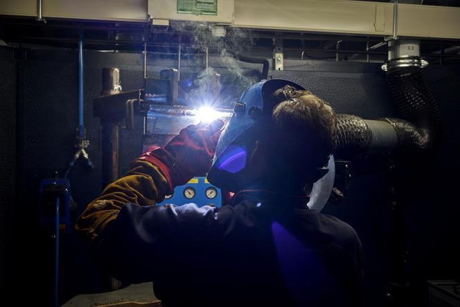 A la Haute Ecole de formation aux métiers de soudage HEFAïS, à Cherbourg (Manche), le 29 octobre 2024. 