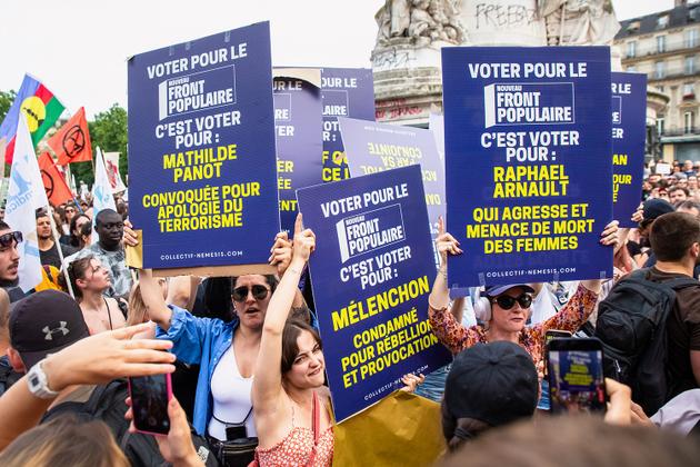 Des membres du collectif Némésis perturbent le rassemblement anti-RN, qu’elles ont infiltré, à Paris, le 27 juin 2024.