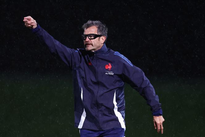 Le sélectionneur du XV de France, Fabien Galthié, lors d’un entraînement à Marcoussis (Essonne), le 19 novembre.