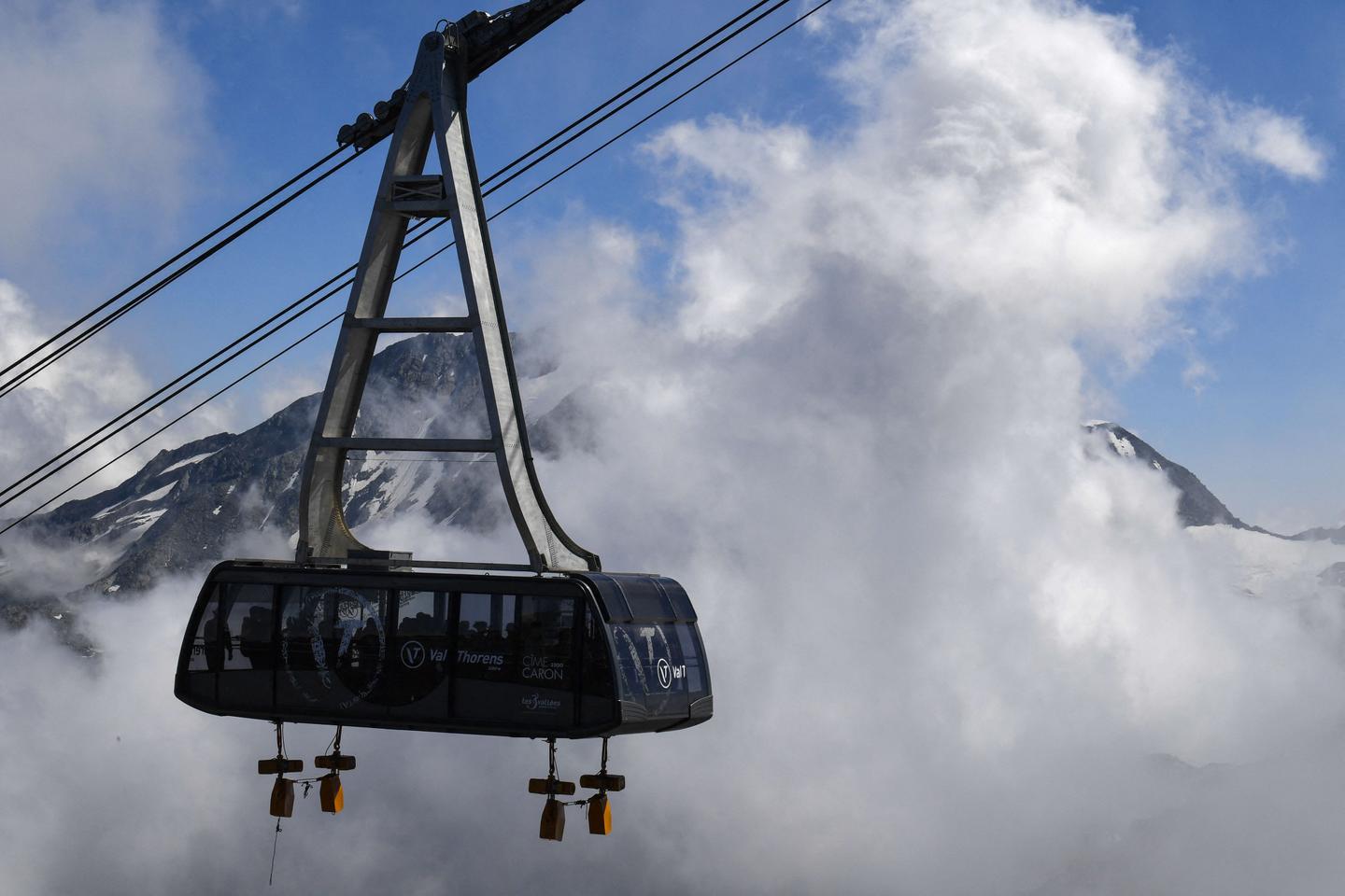 Cable car accident in the French Alps leaves six injured