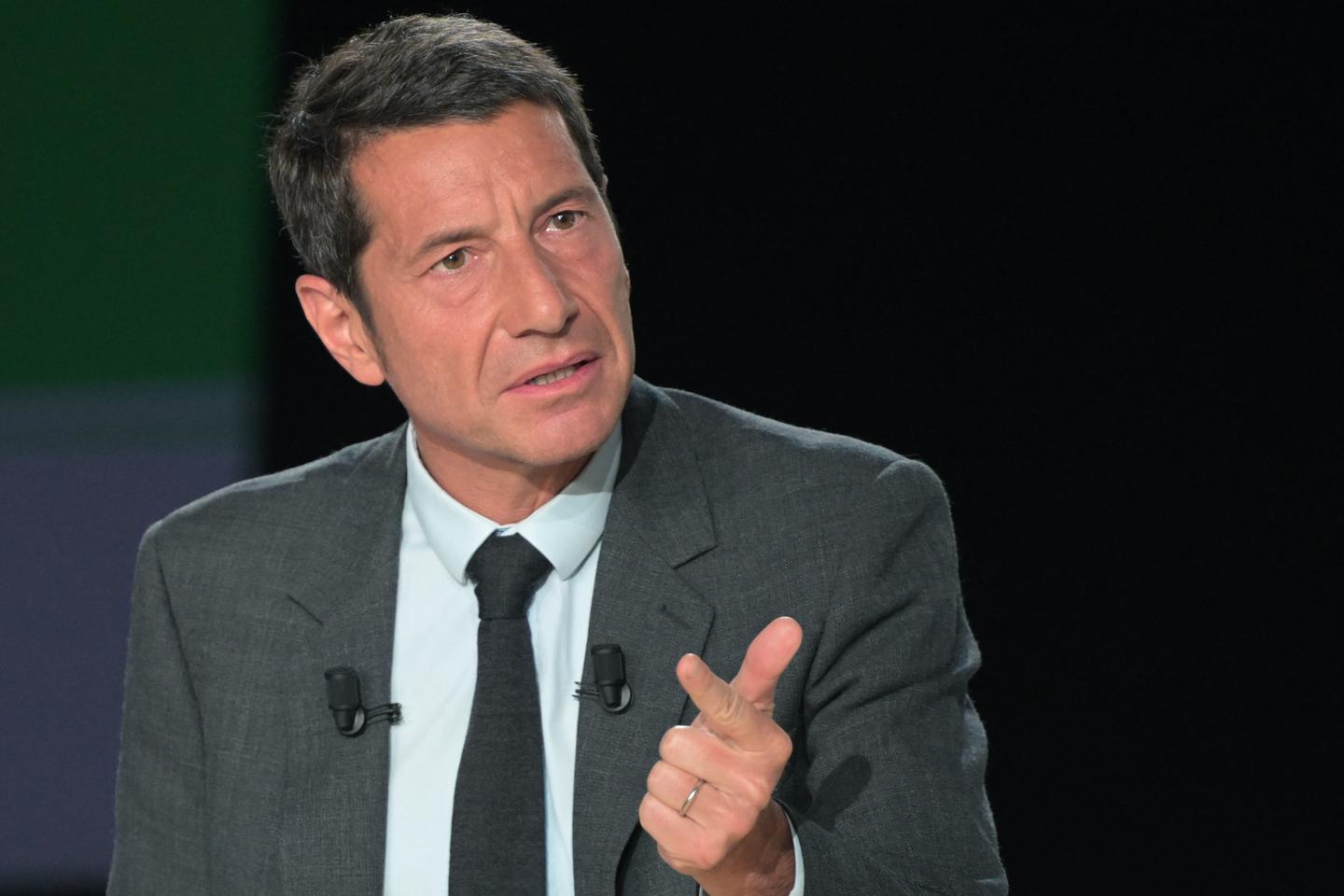 Dans un congrès marqué par la colère, les maires instaurent un rapport de force contre Michel...