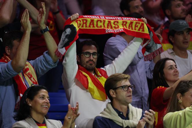 Nas arquibancadas do Palacio de Deportes de Málaga (Espanha), durante a última partida de Rafael Nadal na Copa Davis, em 19 de novembro de 2024.