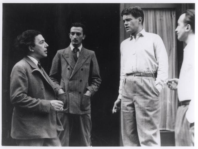Quatre surréalistes : André Breton, Salvador Dali, René Crevel et Paul Eluard, photo d’Anna Riwkin (1935).