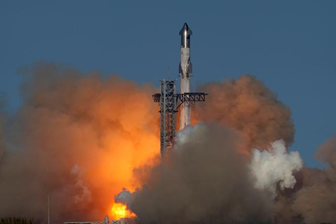 Décollage de la mégafusée Starship à Boca Chica, au Texas, le 19 novembre 2024.