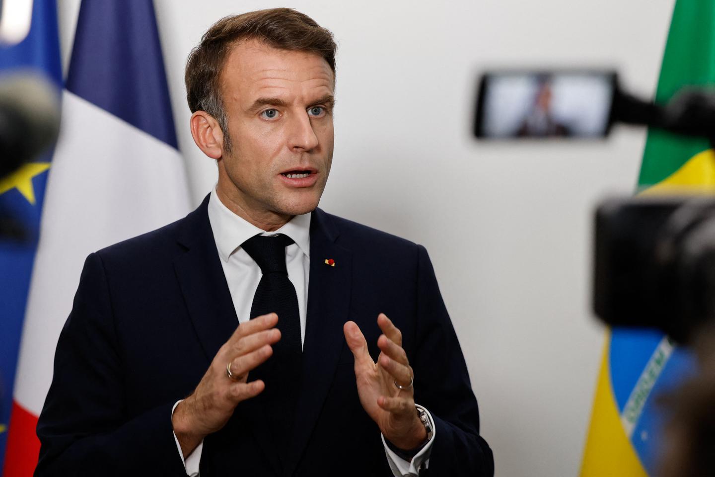 Macron urges Putin to 'listen to reason' on Ukraine