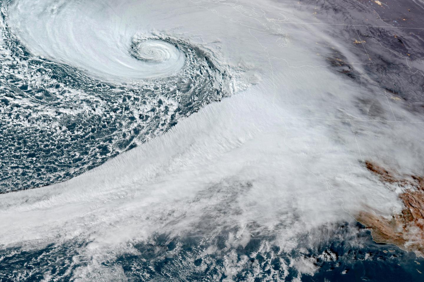 'Bomb cyclone' knocks out power to over 600,000 homes across northwest US, killing at least one
