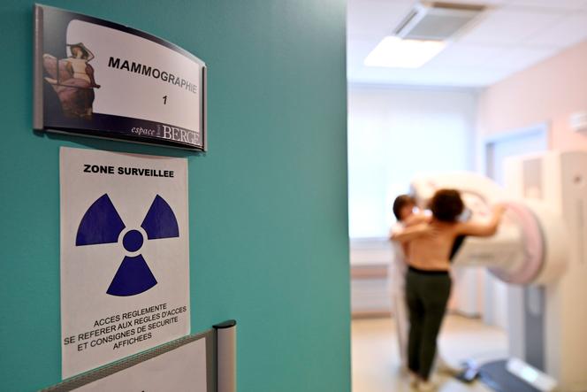 Mamografia de uma paciente do instituto de câncer Lorraine-Alexis Vautrin, em Vandoeuvre-lès-Nancy (Meurthe-et-Moselle), 4 de outubro de 2023.