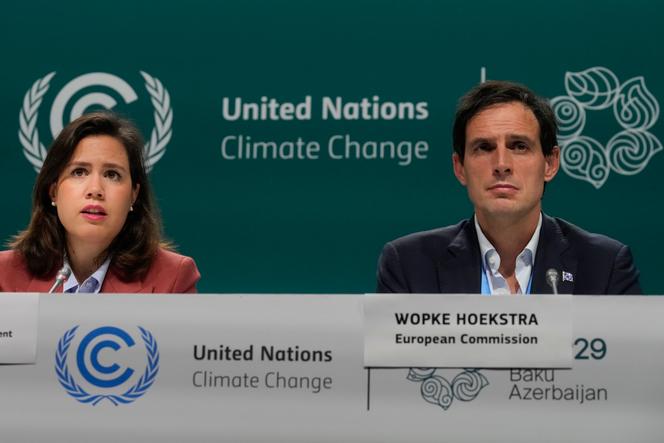 Lidia Pereira, chefe da delegação do Parlamento Europeu, e Wopke Hoekstra, Comissário Europeu do Clima, durante a COP29, 20 de novembro de 2024, em Baku, Azerbaijão. 