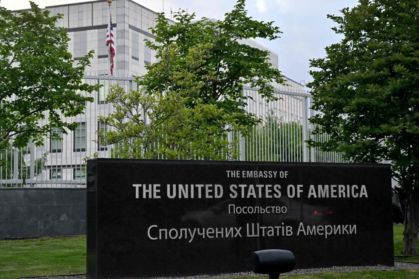 US embassy in Kyiv closes over 'potential significant air attack'