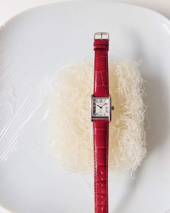 Montre Mini DolceVita, en acier et bracelet en cuir, Longines, 1 750 €. longines.com